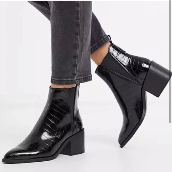 Steve Madden Audience Black Crocodile Pointed Toe Ankle Boots - Picture 2 of 4